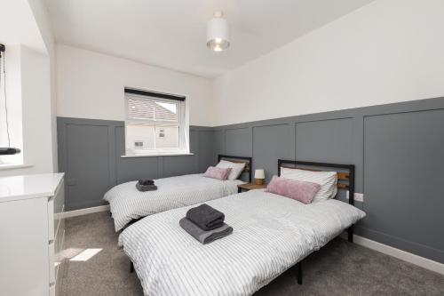 Large Modern Home, Free Parking, Families and Contractors Welcome photo 22