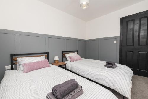 Large Modern Home, Free Parking, Families and Contractors Welcome photo 23