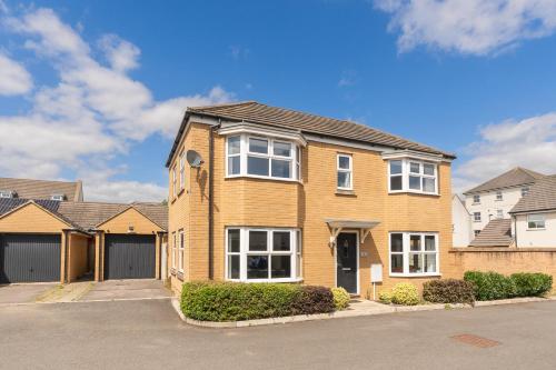 Large Modern Home, Free Parking, Families and Contractors Welcome photo 7