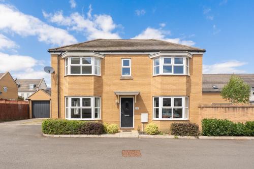 Large Modern Home, Free Parking, Families and Contractors Welcome photo 28