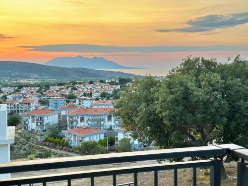 vistas a una ciudad con casas y una montaña en Green Roof Villa - Sea View & Large Garden, en Gökçeada