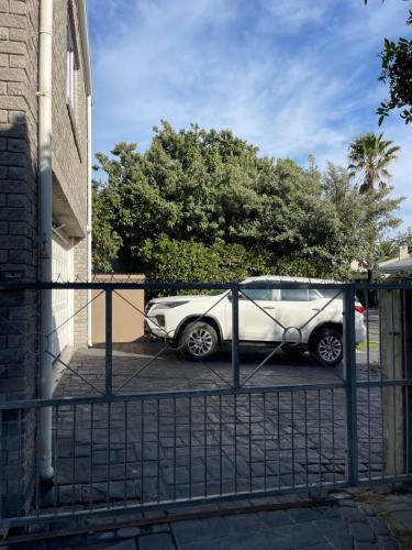 Gambar di galeri bagi Silver Sunsets Self-Catering Apartments di Cape Town