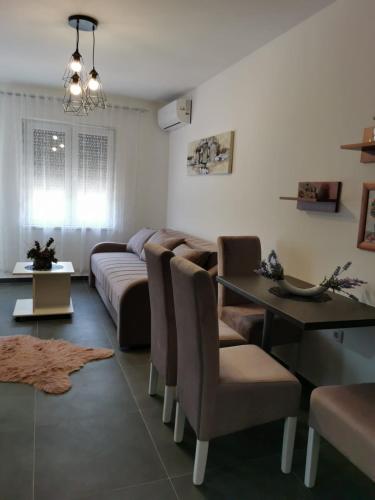 Un lugar para sentarse en Apartman Goga 2