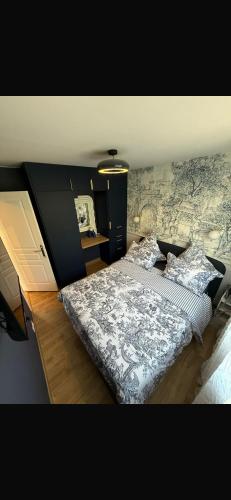 Ένα ή περισσότερα κρεβάτια σε δωμάτιο στο Cottage Normandy Garden