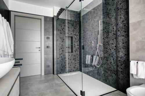 a bathroom with a shower with a glass door at Altavista Roero in Monteu Roero