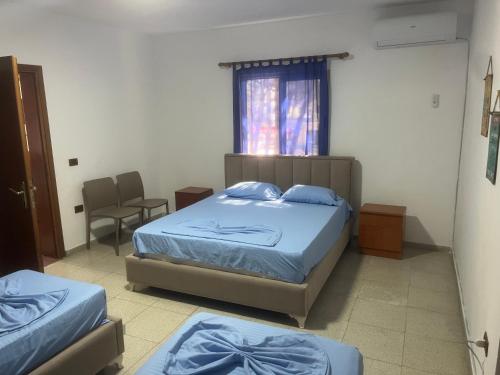a bedroom with two beds and a window at Vila Reni Apartament in Golem