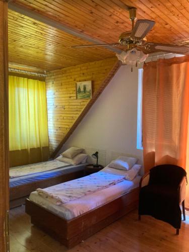 Katil atau katil-katil dalam bilik di Bográcsos Apartmanház