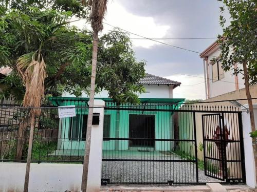 Billede fra billedgalleriet på A two-bedroom home with natural light and green environment i Siem Reap