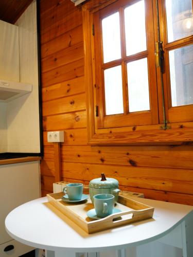 a room with a table with two cups on it at Casa Rural Mi Camino in Riópar
