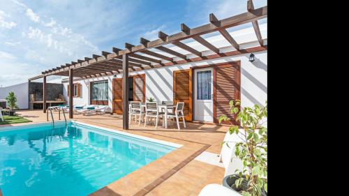 Villa Sail Private Pool Playa Blanca by PVL