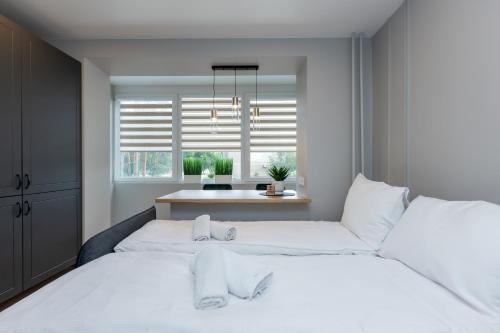 Postel nebo postele na pokoji v ubytování Trumpalaikė butų nuoma Kaune prie Klinikų SELF CHECK-IN