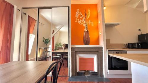 Photo de la galerie de l'établissement Confort et charme au cœur de Villefranche - 6 pers, gare à pied !, à Villefranche-sur-Saône