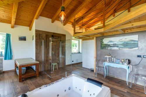 a large bathroom with a tub and a table at HOTELLERIE VALLE SACRA in Cintano