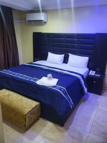 Ένα ή περισσότερα κρεβάτια σε δωμάτιο στο Valley Point Hotel and Suites