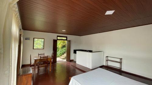 Ένα ή περισσότερα κρεβάτια σε δωμάτιο στο A & P HomeStay