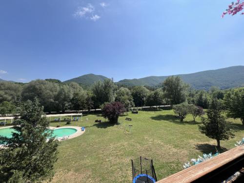a view of a park with a swimming pool at Hotel Verdeneve in Opi