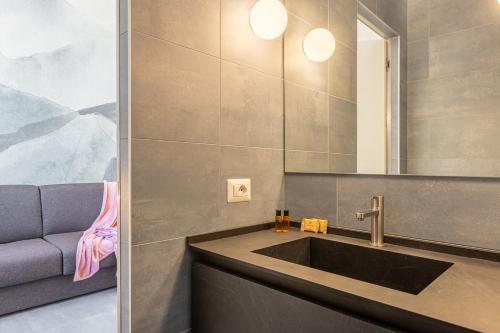 Central Station Design Suites - B Home