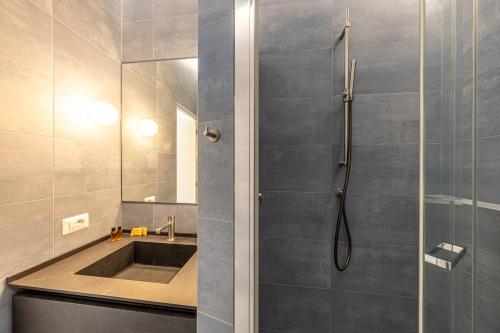 Central Station Design Suites - B Home