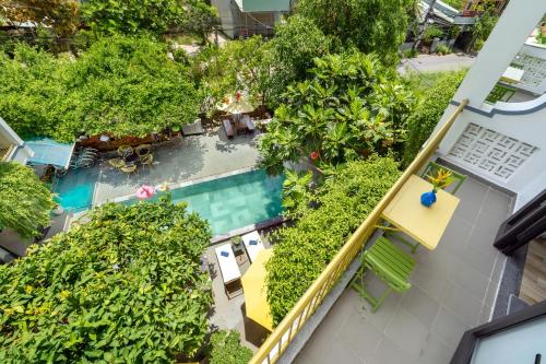 an overhead view of a swimming pool and trees at Blessing Villa Hoi An in Hoi An