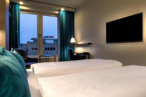 Katil atau katil-katil dalam bilik di Motel One Amsterdam-Waterlooplein