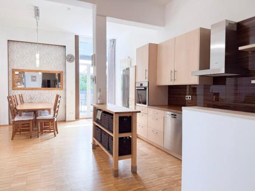 Η κουζίνα ή μικρή κουζίνα στο NOVA Solis I Bright Escape near Cologne I 100 sqm and Large Terrace