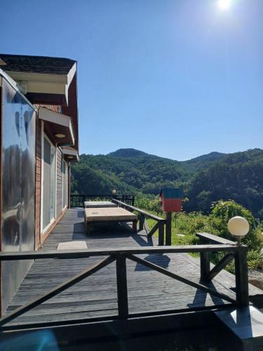 Γενική θέα στο βουνό ή θέα στο βουνό από  αυτό το καταφύγιο