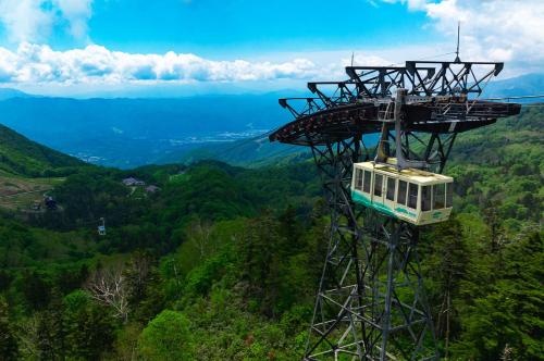 アパートメントから撮影された、または一般的な山の景色
