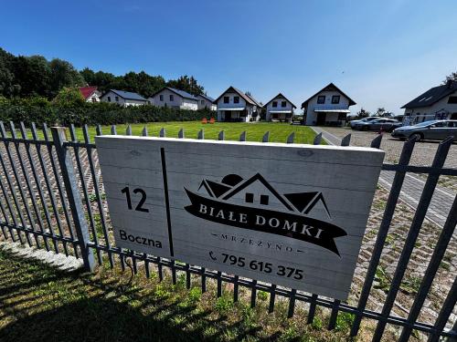 Sijil, anugerah, tanda atau dokumen lain yang dipamerkan di Białe Domki Mrzeżyno