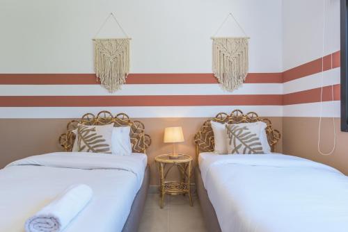Postel nebo postele na pokoji v ubytování Glow - Stylish Apartments & Rooftops in Batroun