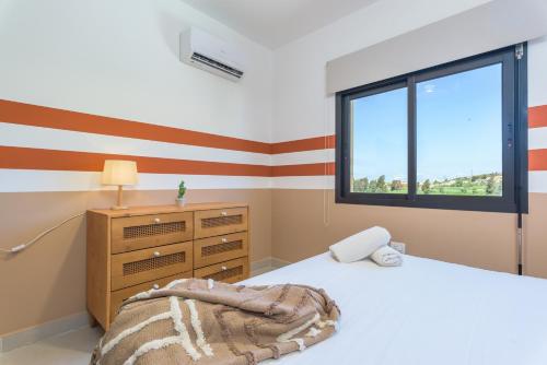 Postel nebo postele na pokoji v ubytování Glow - Stylish Apartments & Rooftops in Batroun