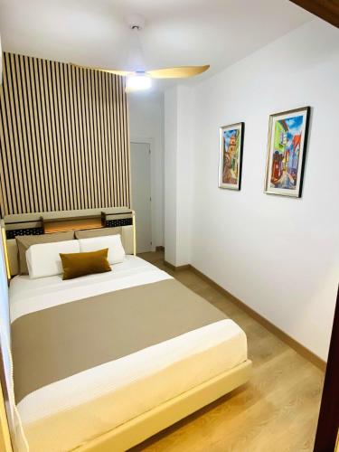 a bedroom with a large bed in a room at Oasis de Paz Cullera in Cullera