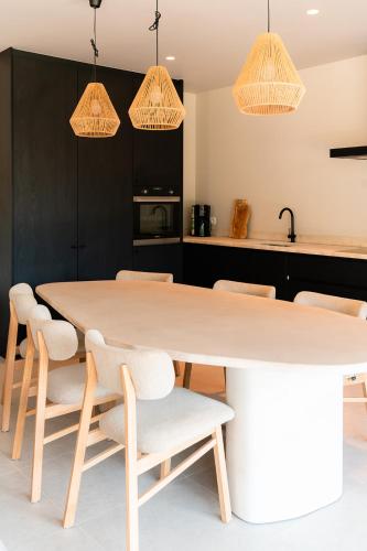 a kitchen with a large wooden table and chairs at VAKANTIEDOMEIN DOUVE in Heuvelland