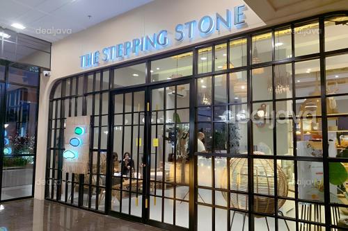a store front of a shopping store at Vasaka The Reiz Condo in Medan