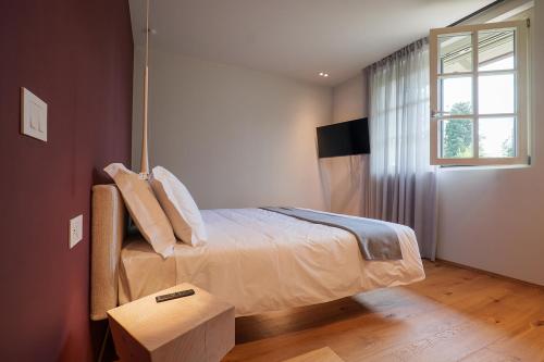 a bedroom with a bed and a window at Villa Amelia in Orta San Giulio