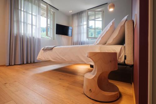 a bed in a room with a wooden bench at Villa Amelia in Orta San Giulio