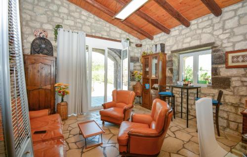 Zona de estar de Stunning Home In Monterosso Almo
