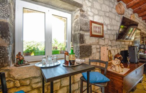 Bebidas en Stunning Home In Monterosso Almo