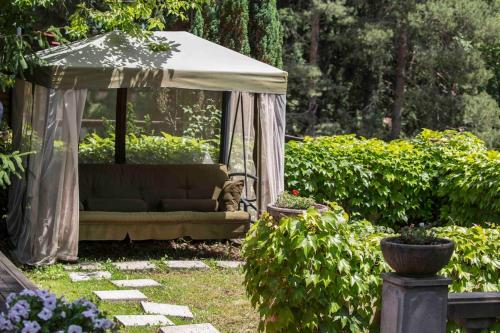 Taman di luar Villa Art Vita - Private Pool, Sauna & River Access