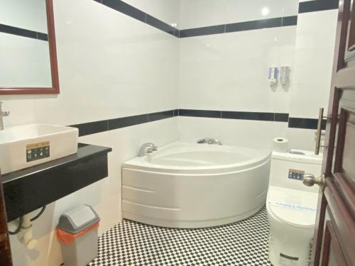 Koupelna v ubytování DONA hotel