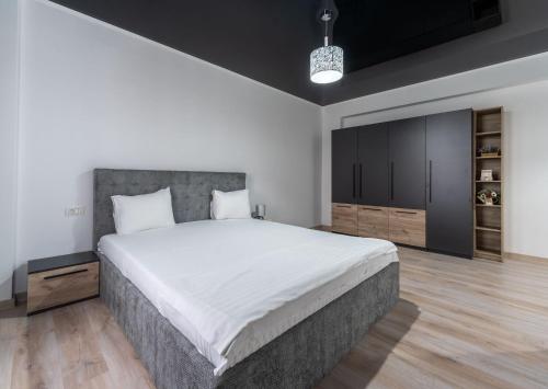 Giường trong phòng chung tại mamaia nord ambient 2