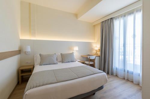 Cama ou camas em um quarto em Hotel Anabel