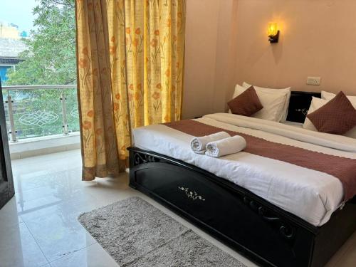 Ένα ή περισσότερα κρεβάτια σε δωμάτιο στο Bia Hotel