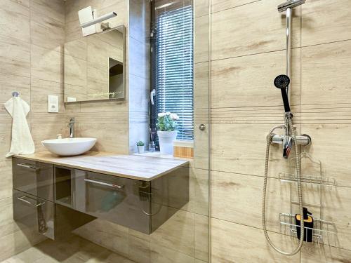 Bilik mandi di Apartman Bluna