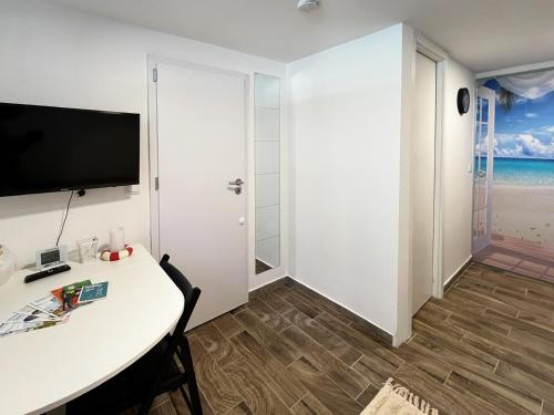 Televisyen dan/atau pusat hiburan di Apartman Bluna