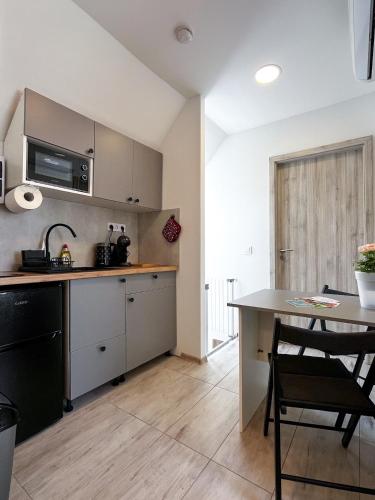Dapur atau dapur kecil di Apartman Bluna