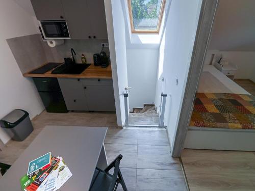 Dapur atau dapur kecil di Apartman Bluna