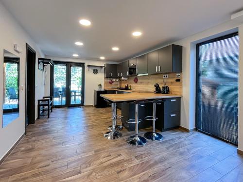 Dapur atau dapur kecil di Apartman Bluna