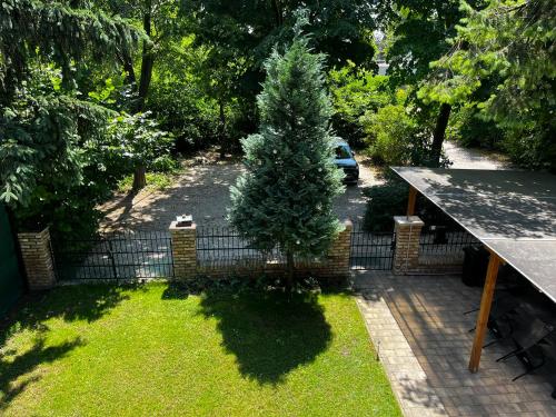 Taman di luar Apartman Bluna