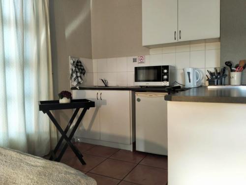 Kuchyň nebo kuchyňský kout v ubytování N-One Self Catering