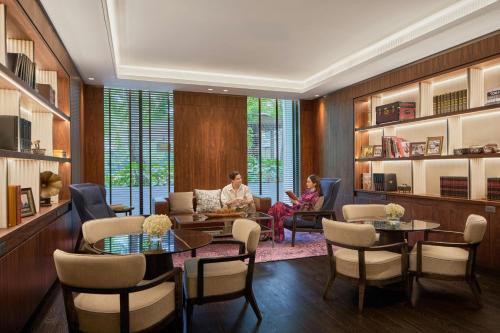 Ruang duduk di Marriott Executive Apartments, Bangkok Townhall Sukhumvit
